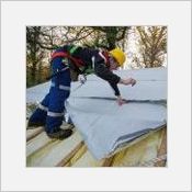 Découvrez Therm'X ADH+, la barrière radiante de sous-toiture avec bandes adhésives intégrées
